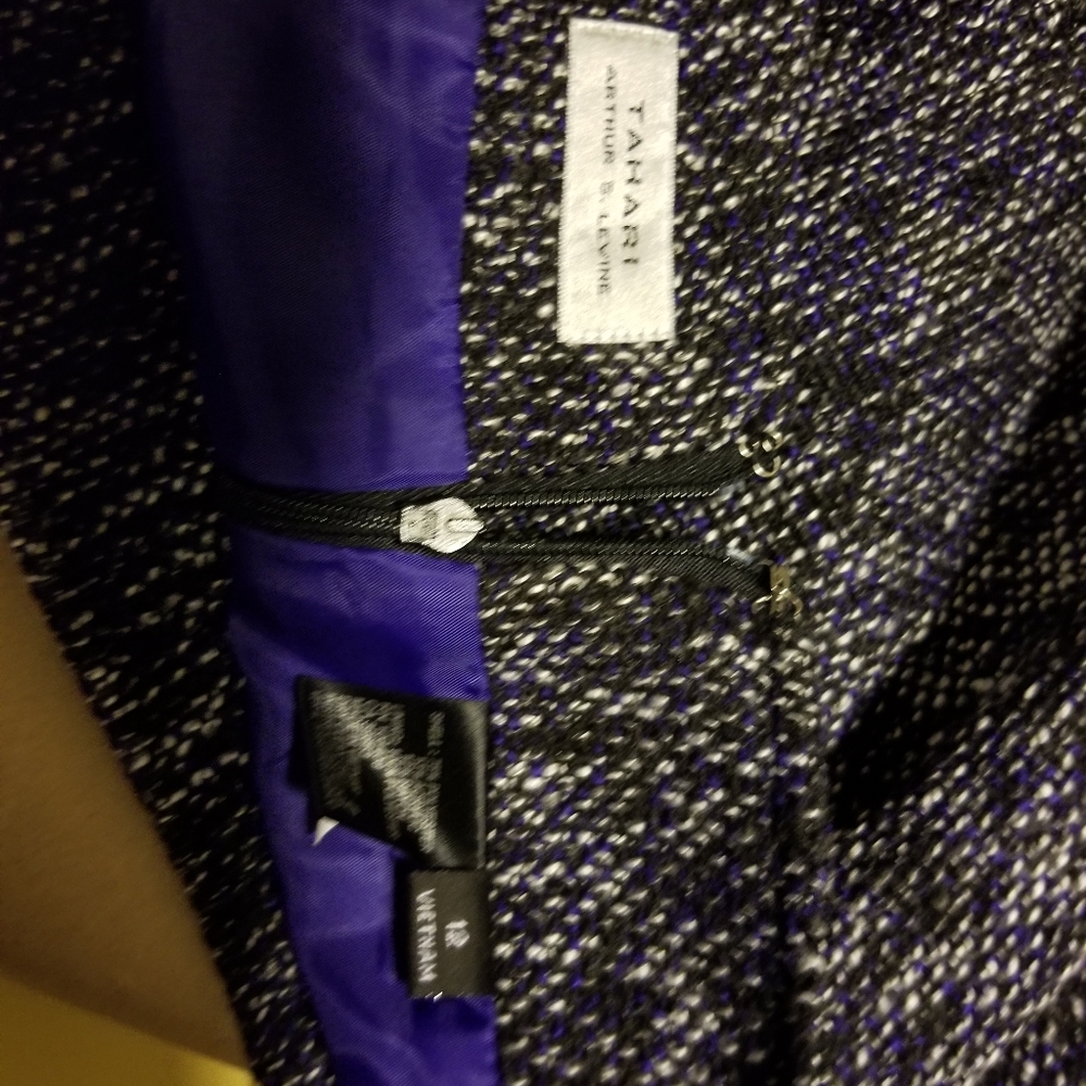 Tahari skirt suit - Picture 7 of 7